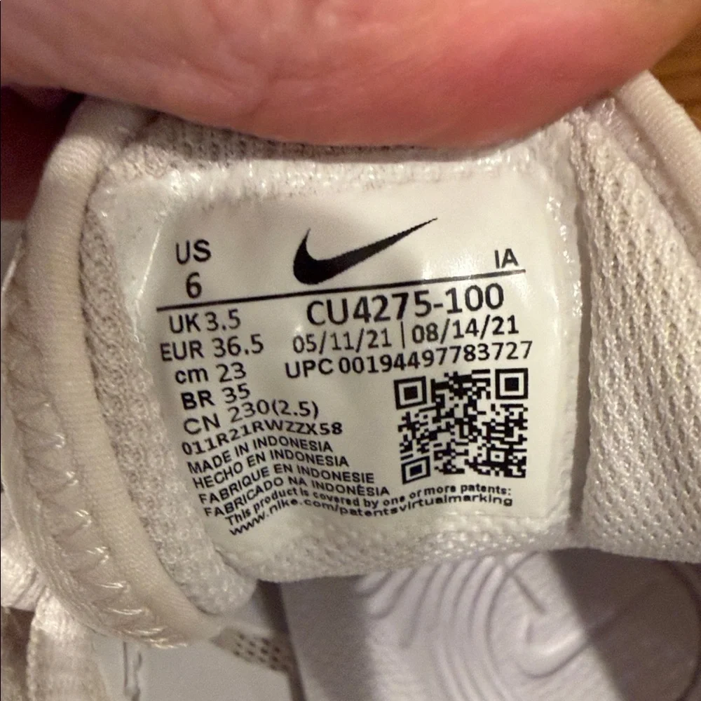 Nike Air Max Volley Sneakers Women’s 6 White Silver Volleyball Court Shoes